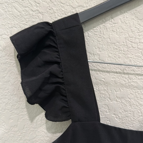 Sleeveless black dress in size M - Picture 6 of 10